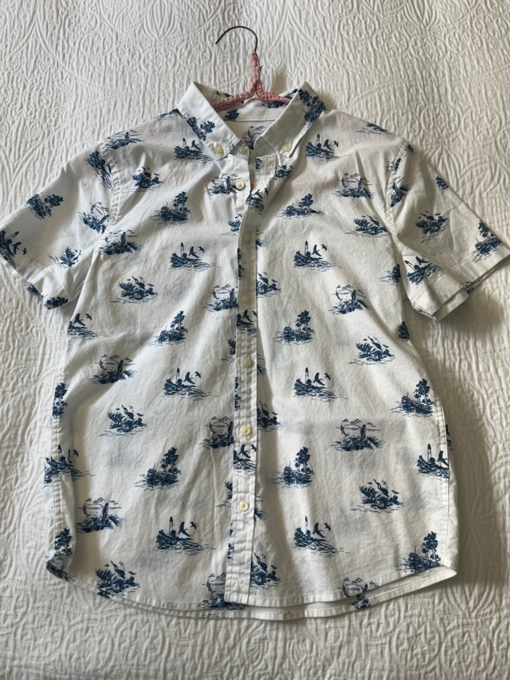 Vineyard Vines White & Blue Short Sleeve Button Down Shirt, Size Medium (12-14)